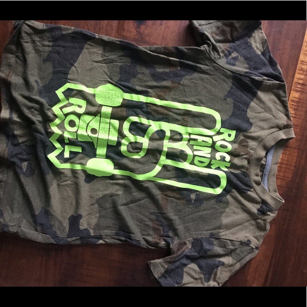 Boys tee M (10/12)